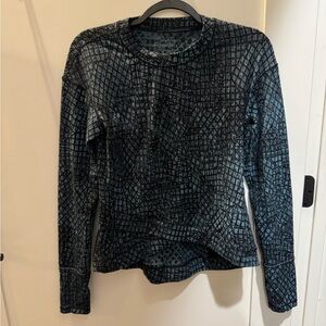 Turquoisey Blue & Black lululemon long sleeve